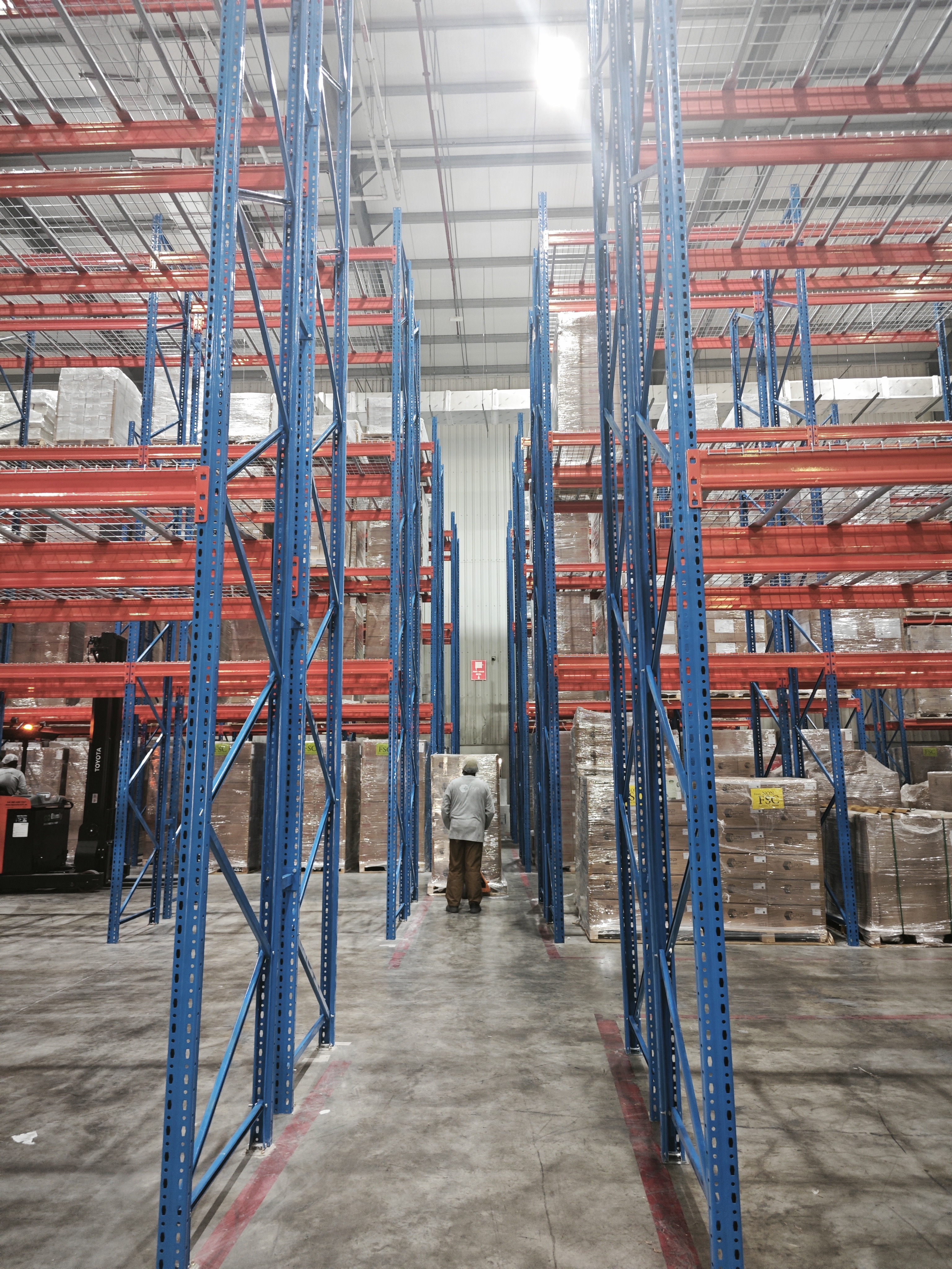 heavy-duty-pallet-racking-warehouse-optimization-middle-east-03