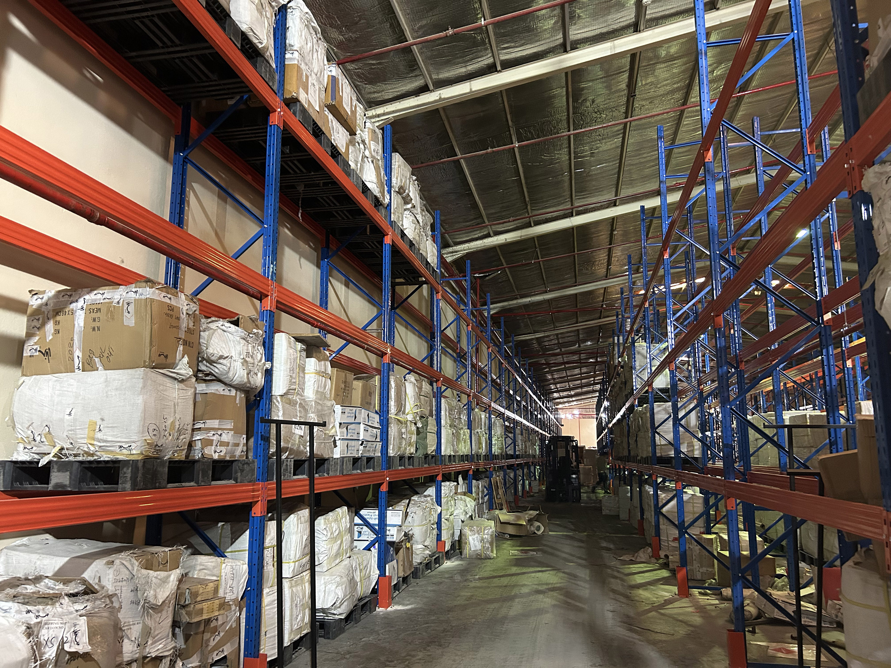 heavy-duty-vs-drive-in-racking-comparison-uae-ksa-02