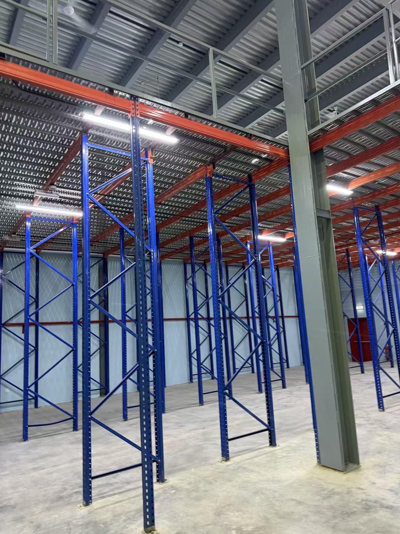 02-custom-mezzanine-racking-system-dubai