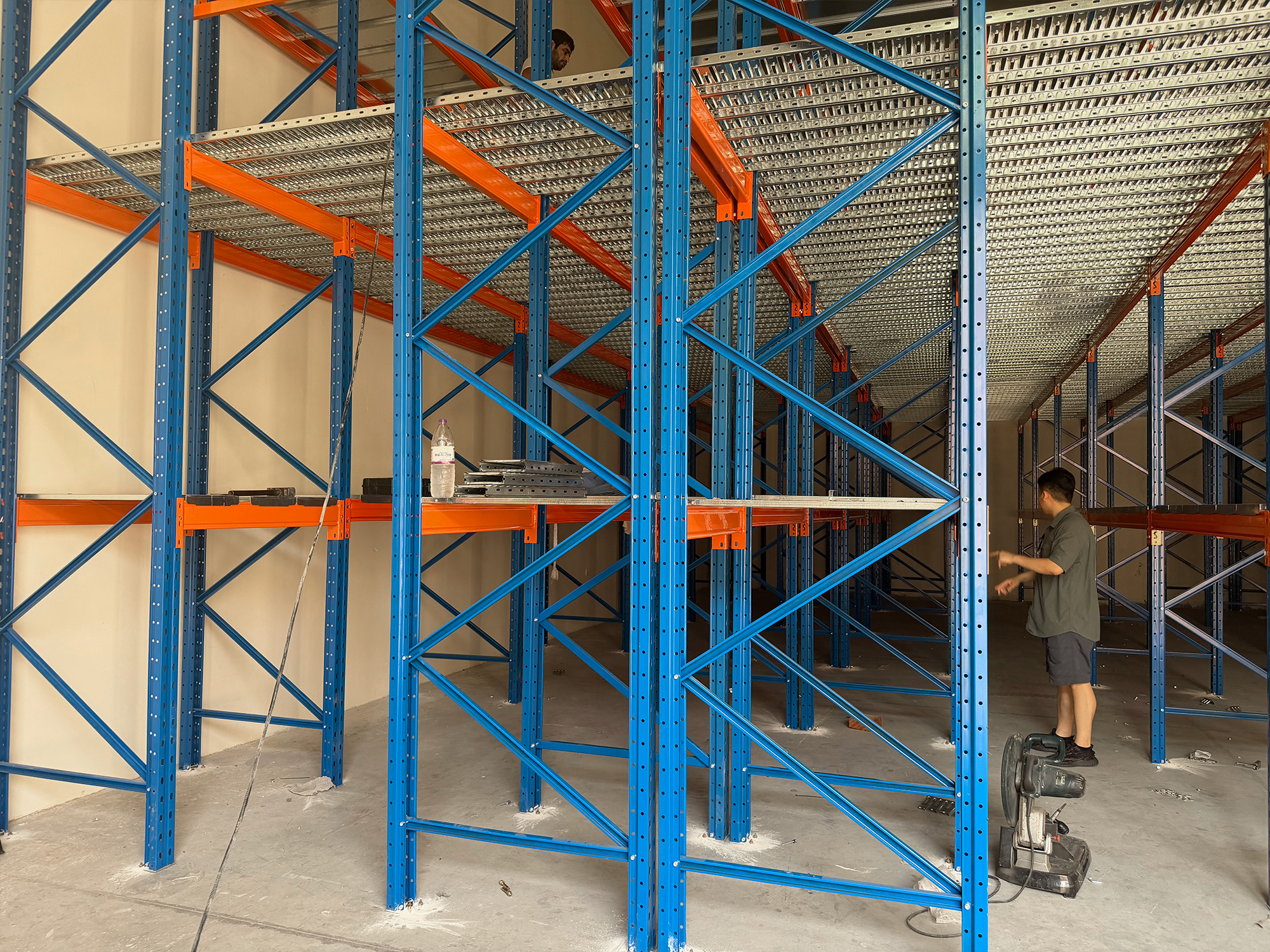 2.heavy-duty-racking-mezzanine-platform-ajman-uae