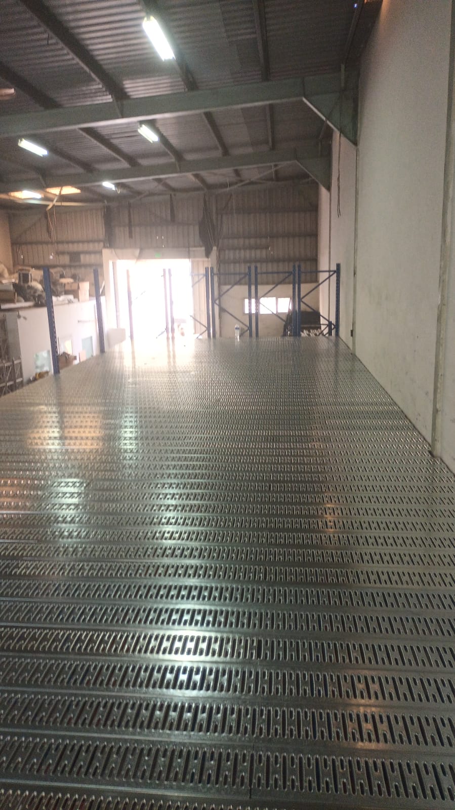 6.dubai-500sqm-hardware-warehouse-mezzanine-floor-gxm