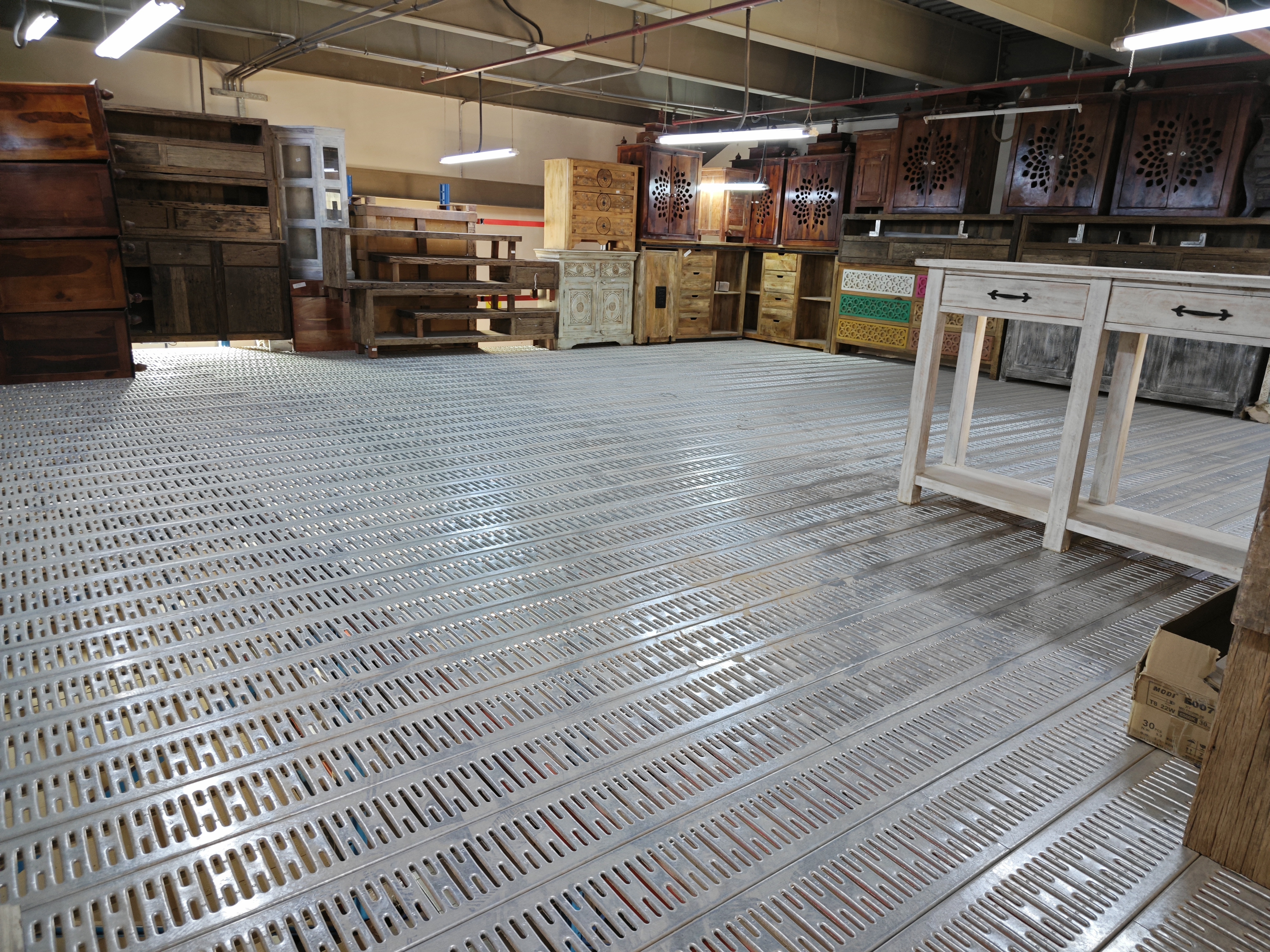 heavy-duty-racking-vs-mezzanine-floor-racking-02