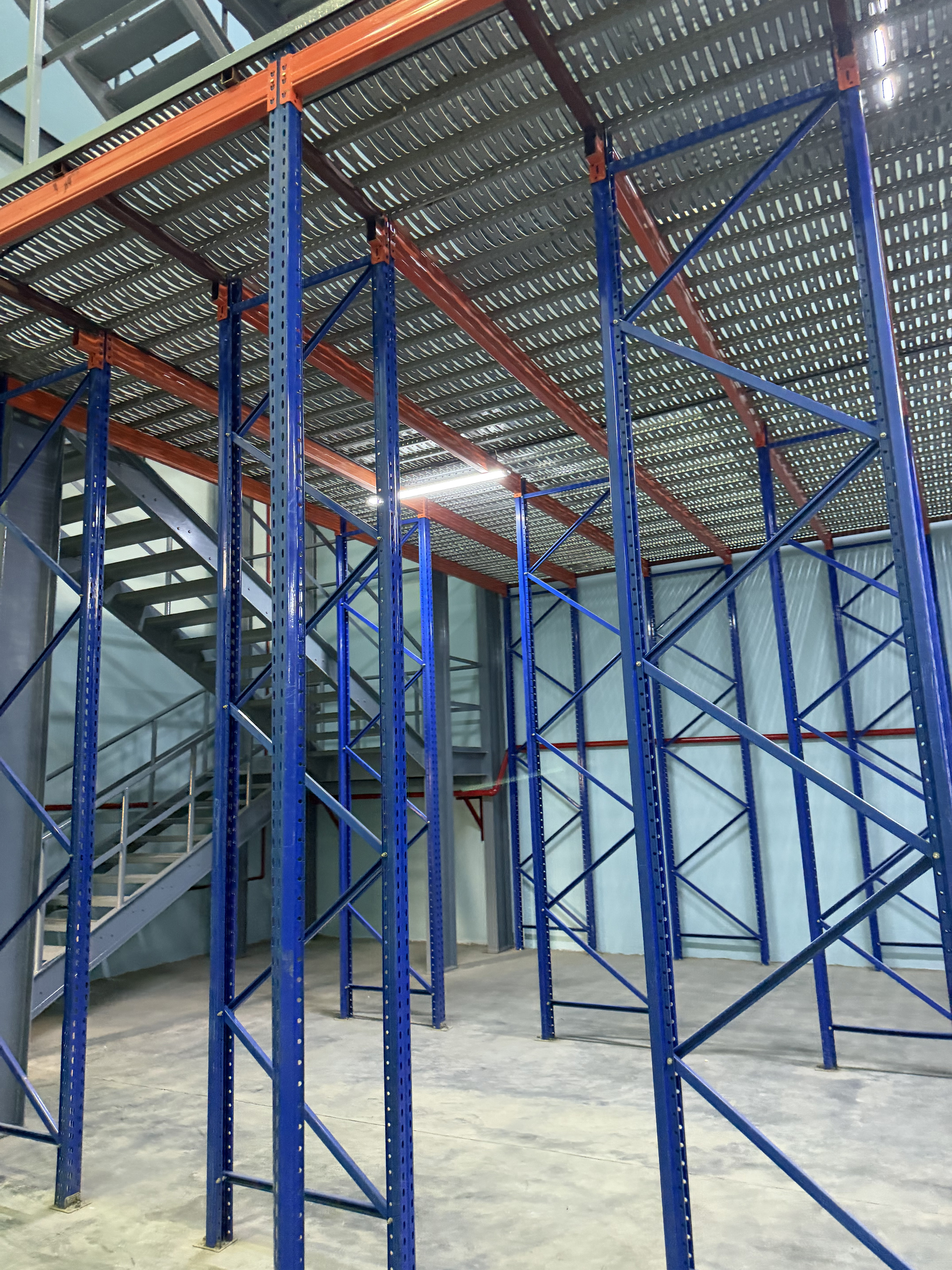 how-to-maximize-warehouse-space-mezzanine-floor-04
