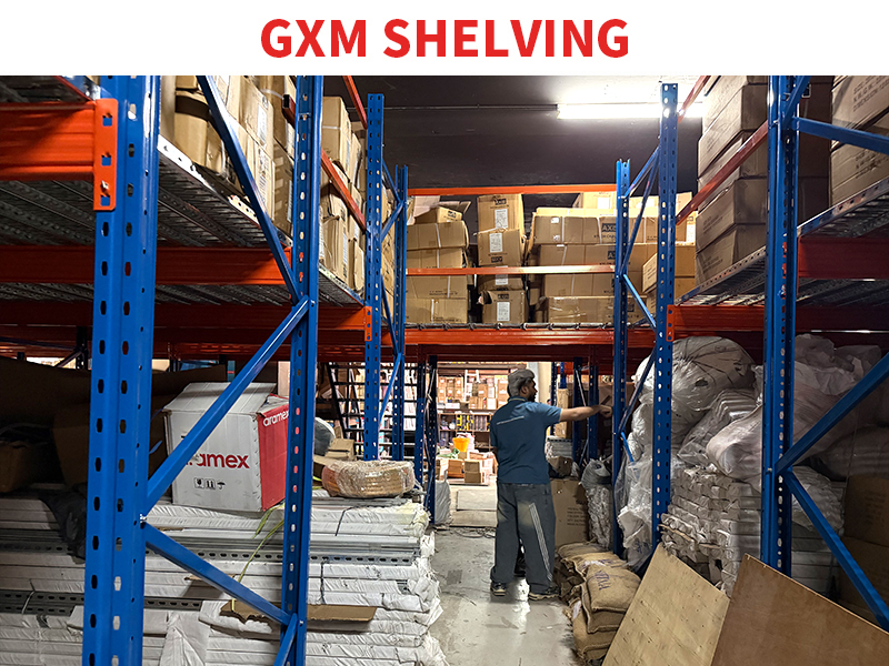 03-dubai-mezzanine-racking-system-staircase.jpg
