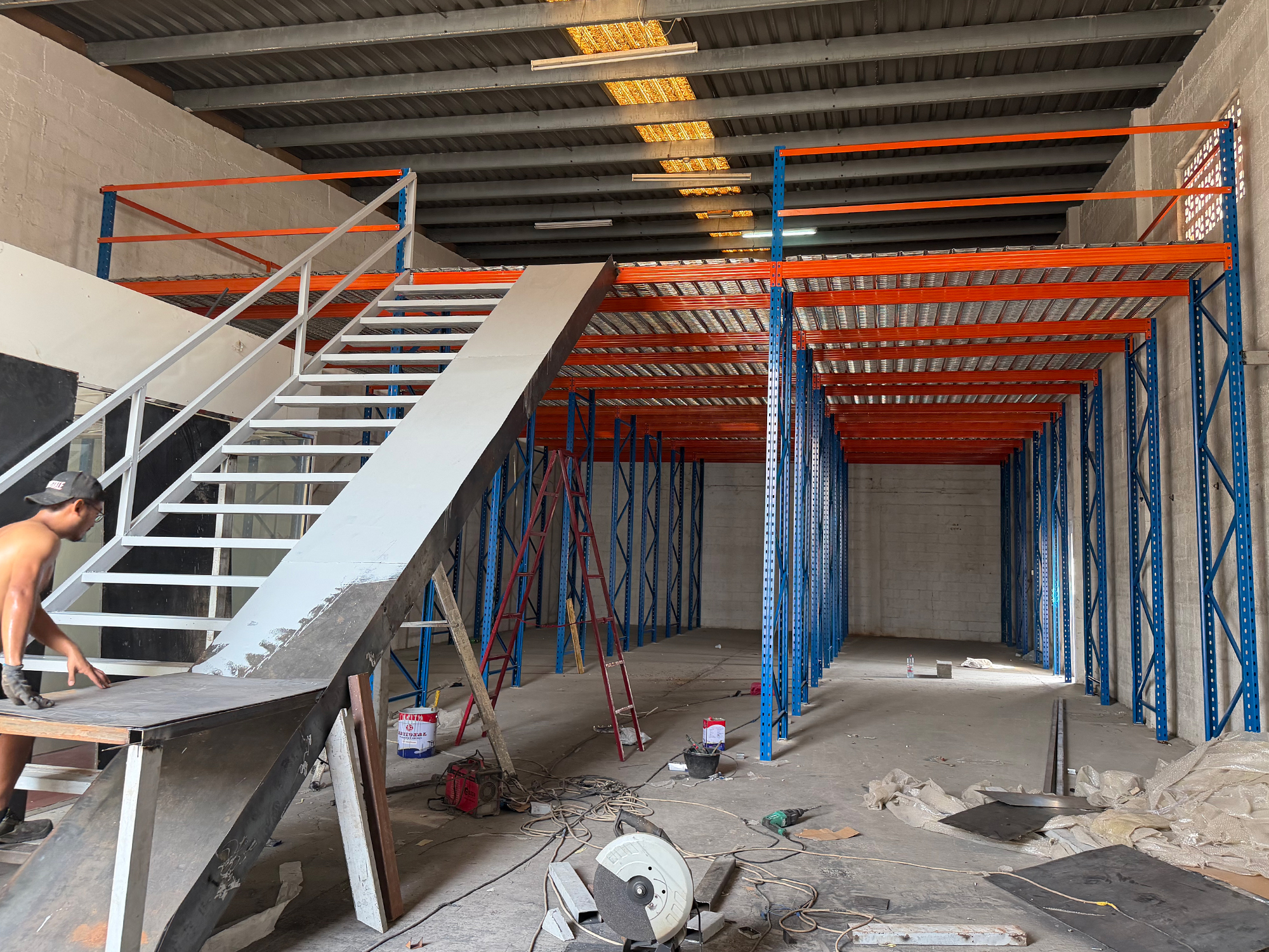 4.dubai-ras-al-khor-mezzanine-platform-racking-overview