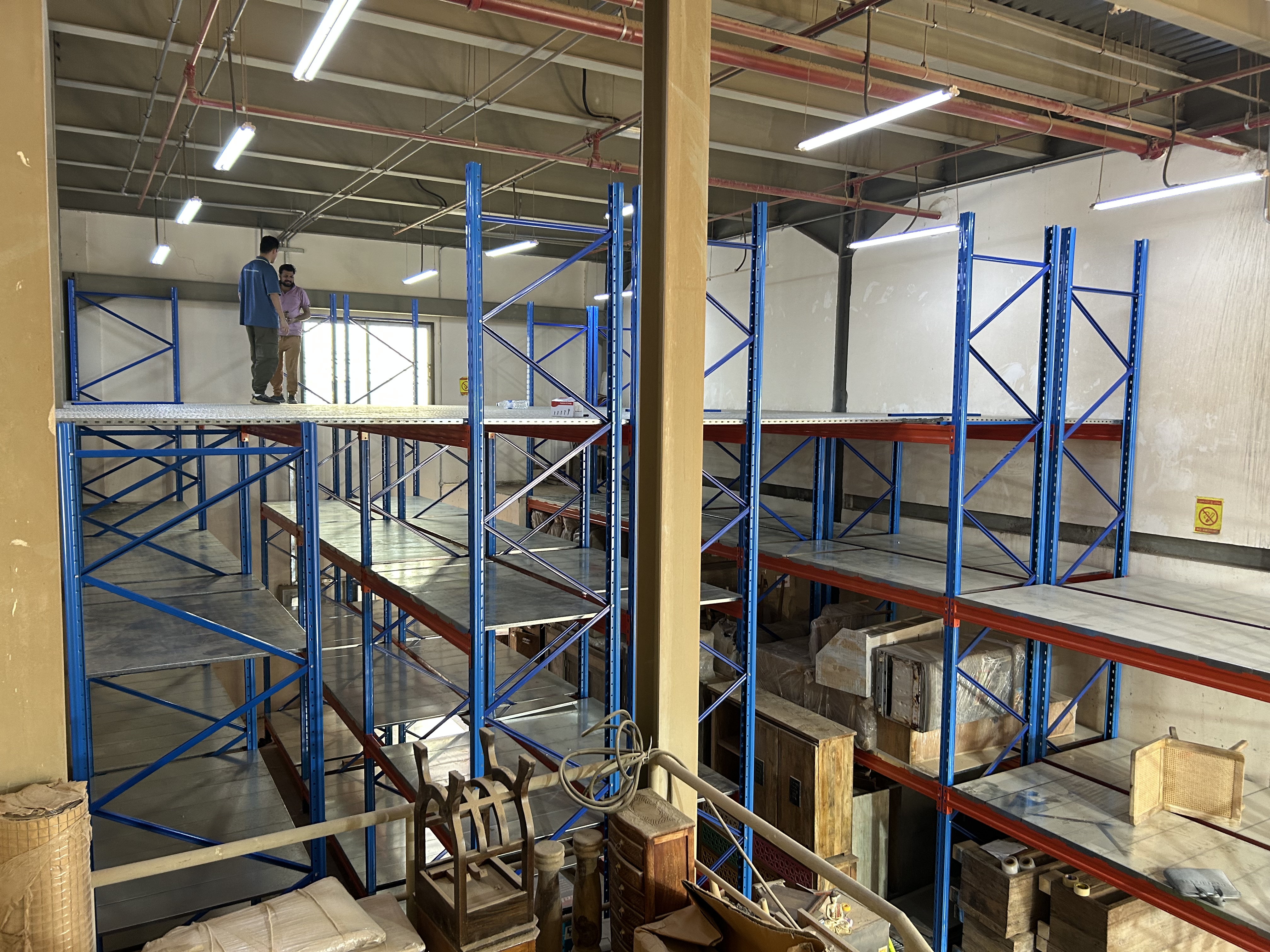 heavy-duty-racking-vs-mezzanine-floor-racking-01