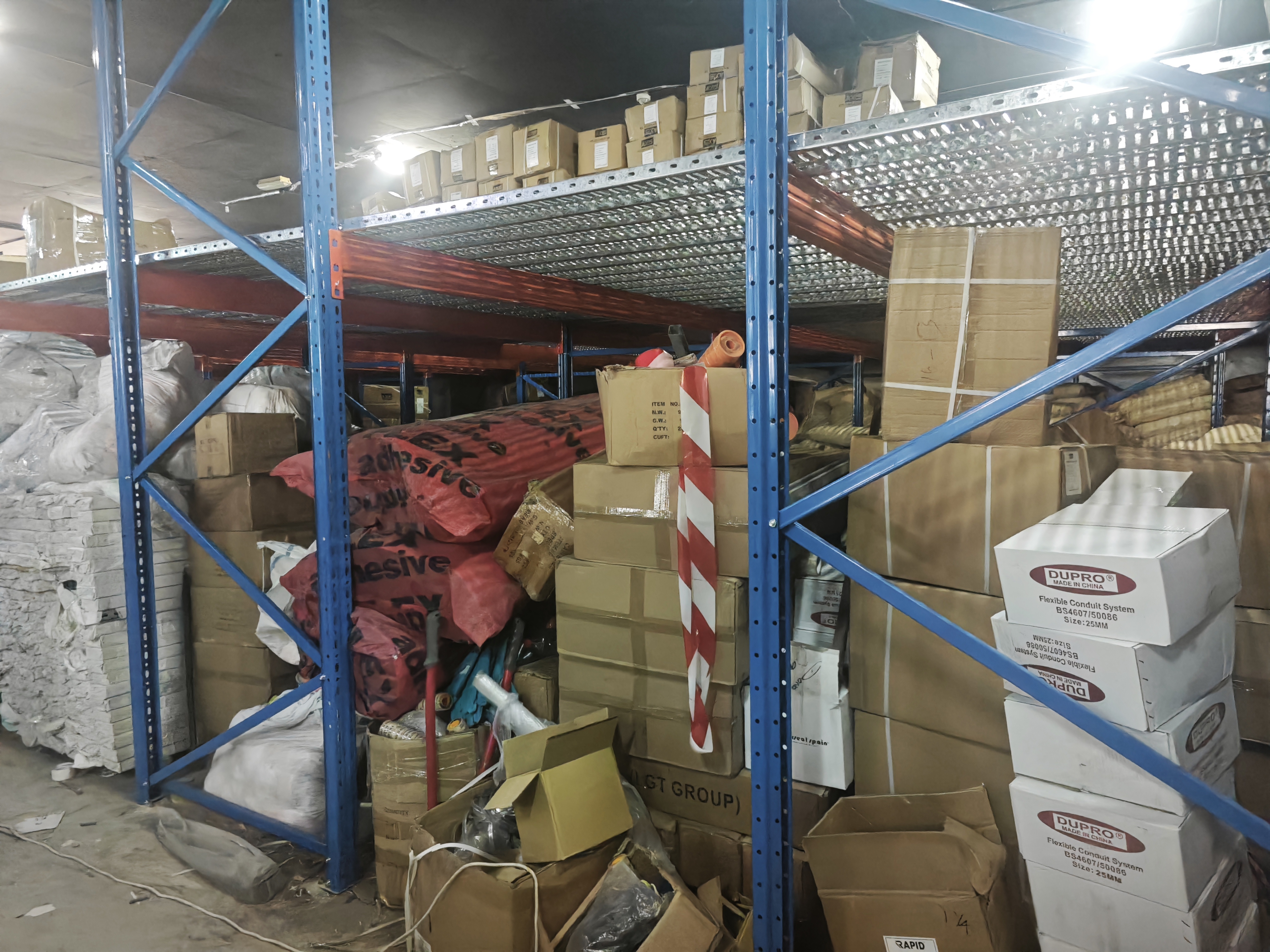 02-dubai-mezzanine-racking-system-staircase