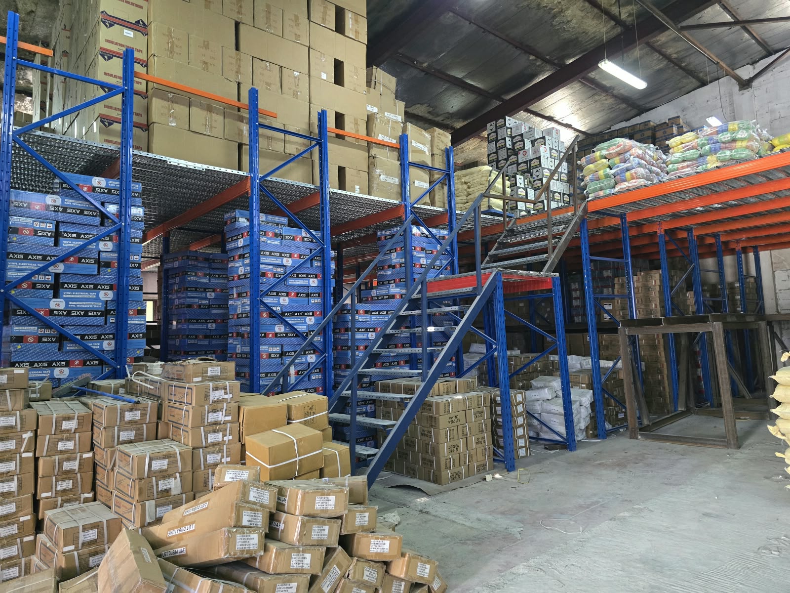 3.mezzanine-floor-racking-system-dubai-warehouse-optimization