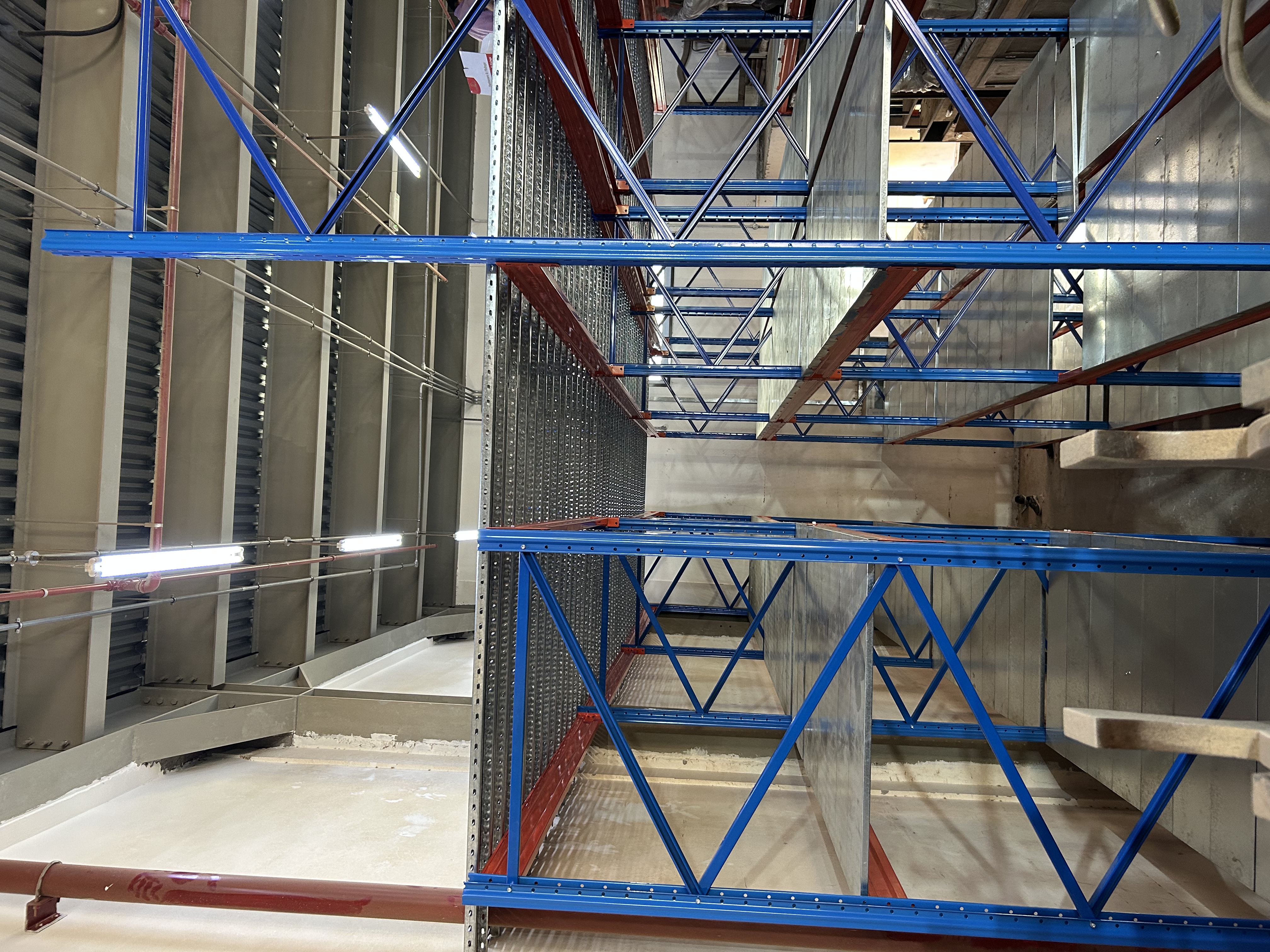 heavy-duty-racking-vs-mezzanine-floor-racking-05