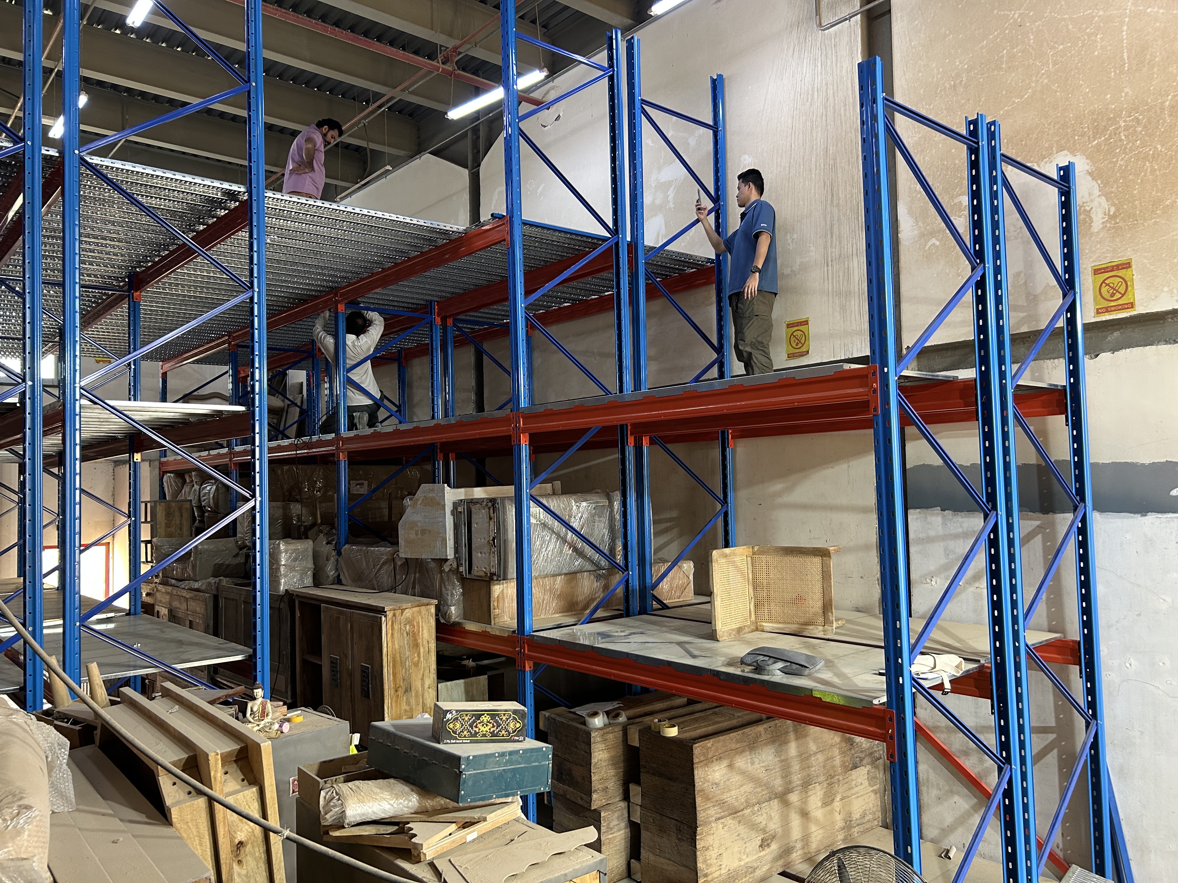heavy-duty-racking-vs-mezzanine-floor-racking-04